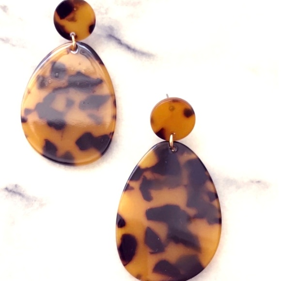 Tortoiseshell Acrylic Yaron Earring - Picture 1 of 3